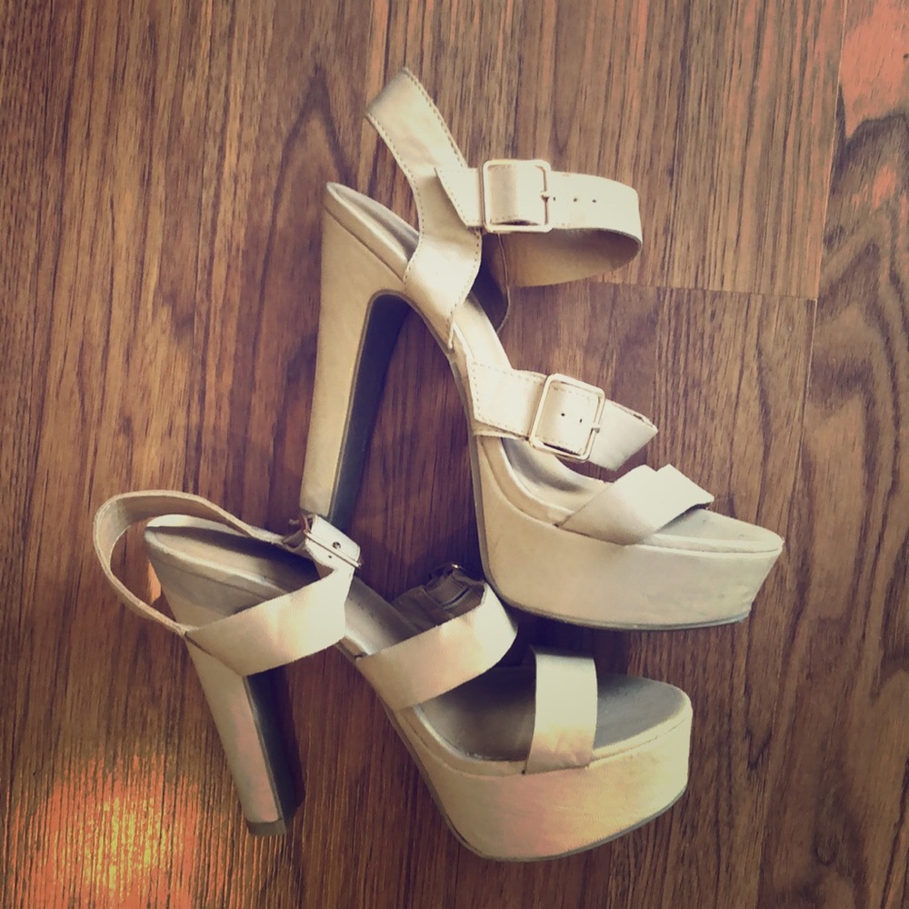 LC Lauren Conrad nude sandals